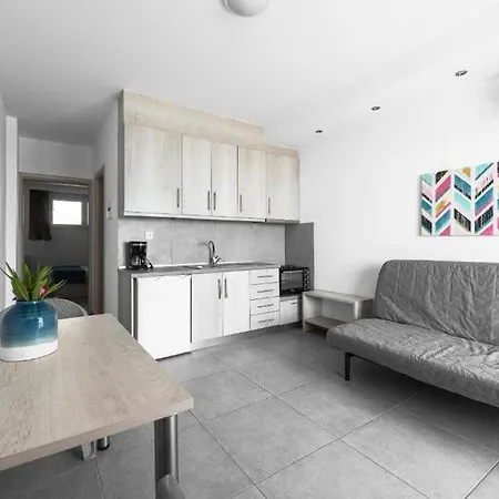 Blue Horizon 4 Apartment *