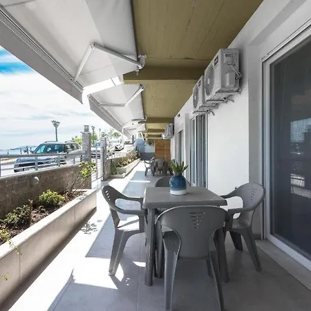 Apartment Blue Horizon 4 *